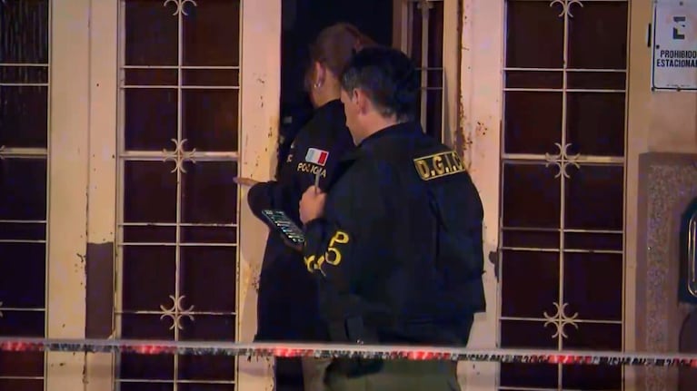 Allanamiento y cinco personas retiradas por la Policía.