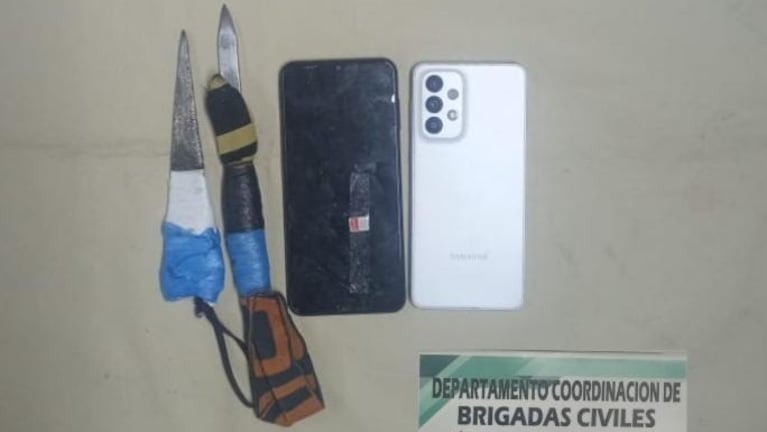 Allanamientos en Bouwer tras una denuncia anónima: secuestraron drogas, armas y 39 celulares