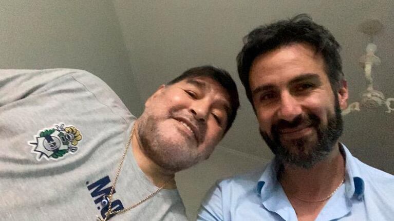 Allanaron la casa y el consultorio del médico Leopoldo Luque por la muerte de Maradona