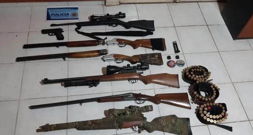Allanaron una casa por una denuncia de violencia de género y hallaron un arsenal