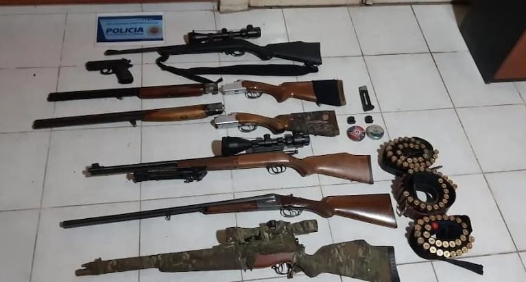 Allanaron una casa por una denuncia de violencia de género y hallaron un arsenal