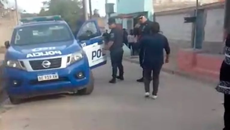 Allegado al fallecido agredieron al policía que mató.