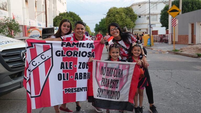 Alta Córdoba es un carnaval en la previa de la final. Foto: Adriana Zanier/El Doce