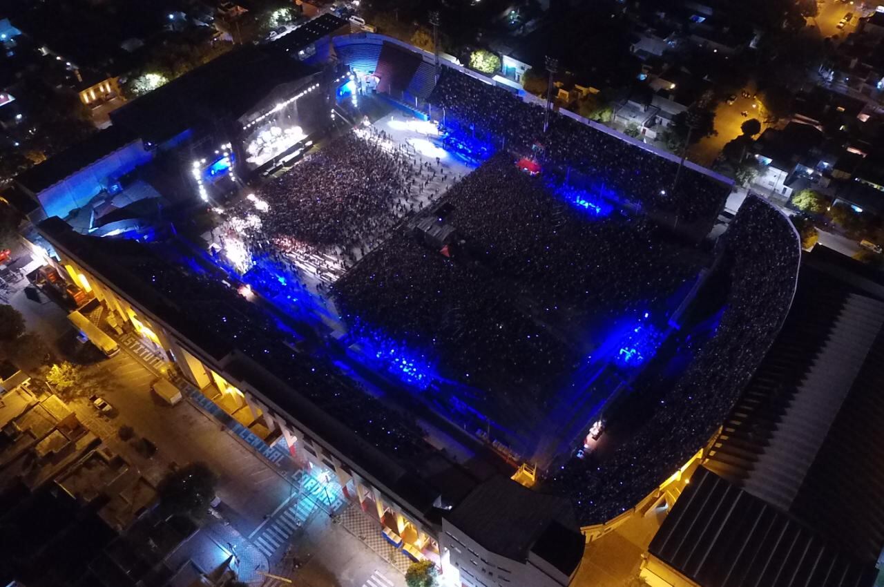 Alta Córdoba, revolucionada por un show internacional que atrajo a una multitud. Foto: Lucio Casalla / ElDoce.tv.