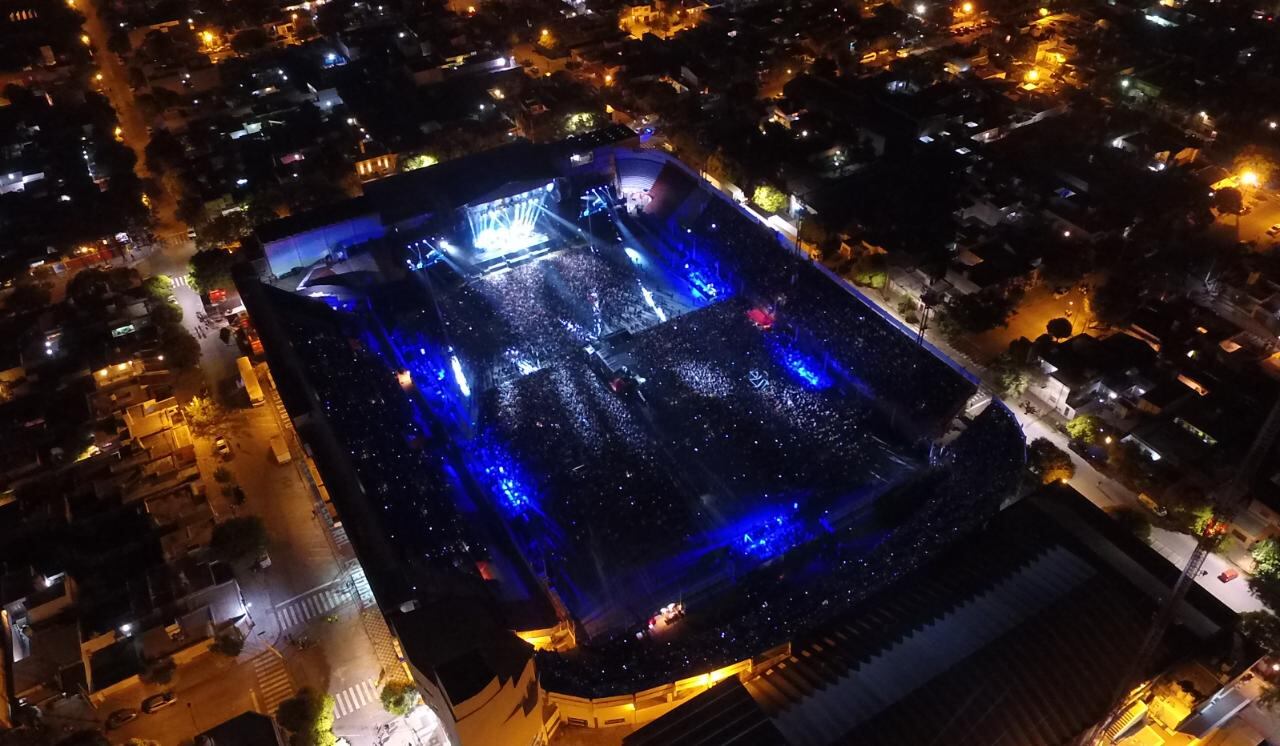 Alta Córdoba, revolucionada por un show internacional que atrajo a una multitud. Foto: Lucio Casalla / ElDoce.tv.
