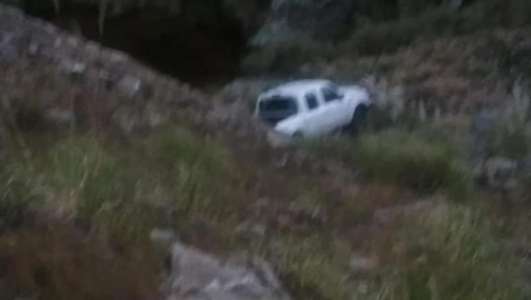 Altas Cumbres: cayó 20 metros con su camioneta y salió ileso