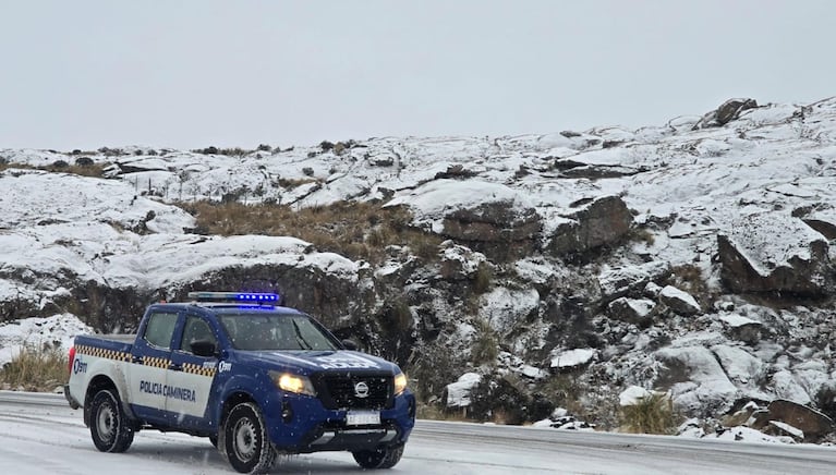 Altas Cumbres nevadas y tránsito cortado. Imagen: Lucho Casalla / El Doce.