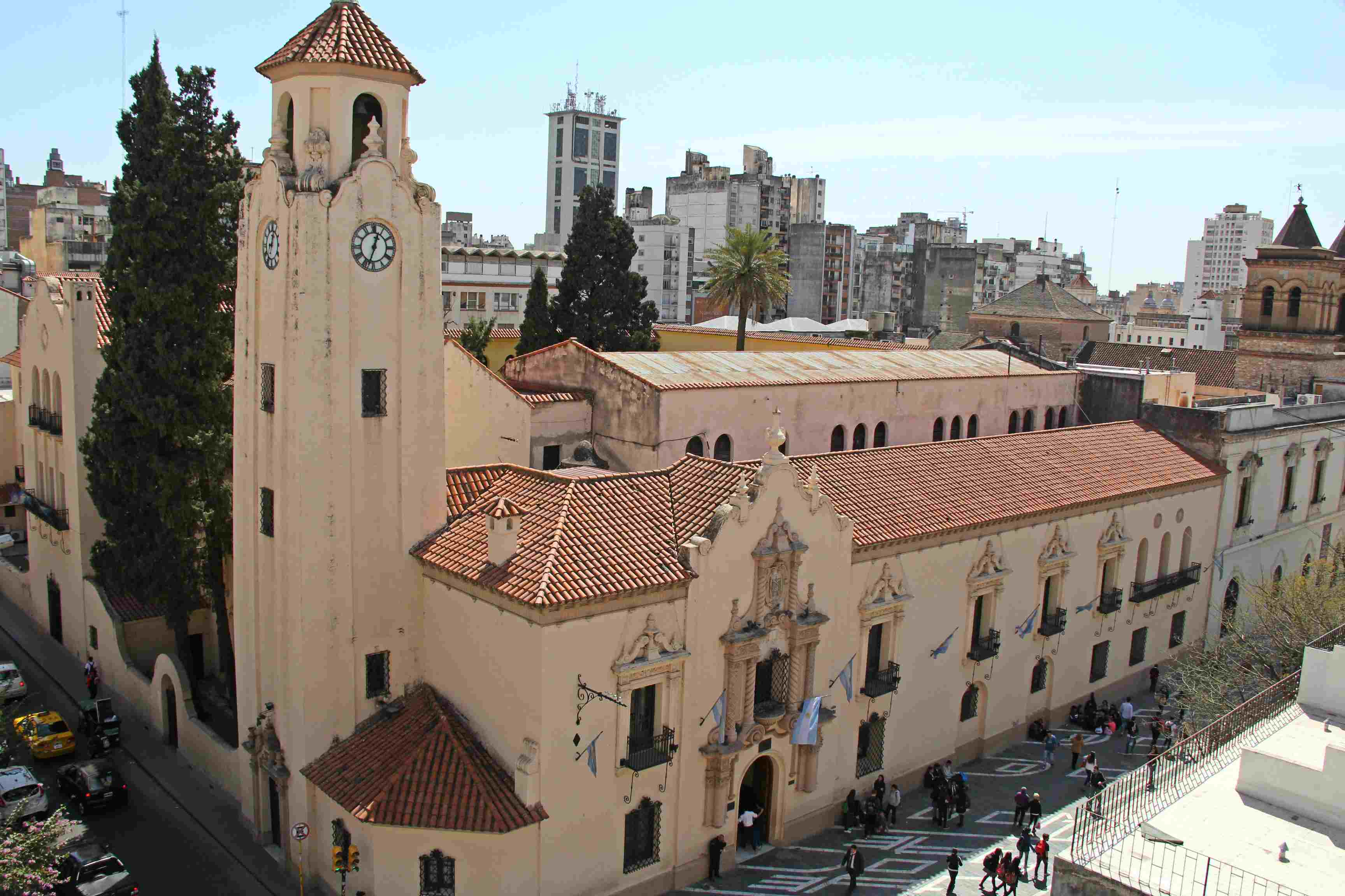 Alumnos del Monserrat sin poder viajar por problemas con empresa de viajes