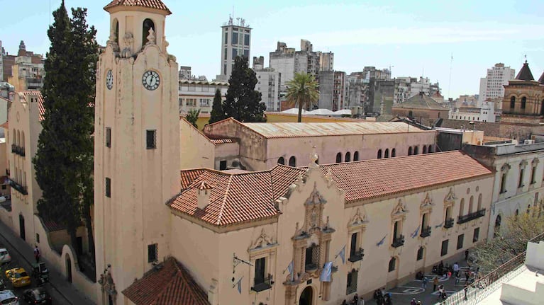 Alumnos del Monserrat sin poder viajar por problemas con empresa de viajes