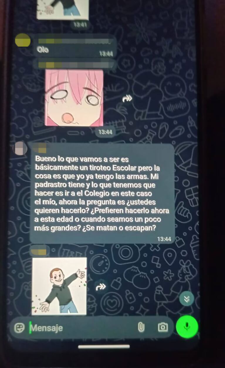 Alumnos planificaban una masacre en una escuela y los descubrieron por los chats: “Persona que ven, disparan”