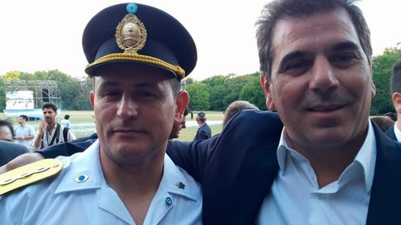 Alvarenga junto a Cristian Rotondo, el ministro de seguridad bonaerense.