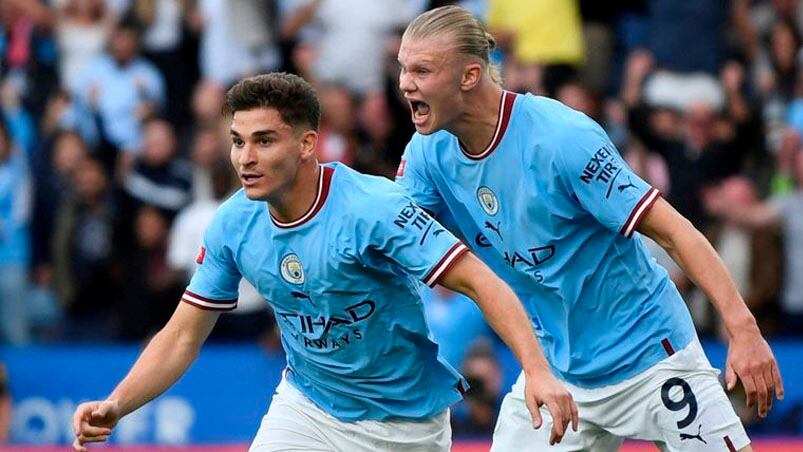 Álvarez y Haaland, compañeros en Manchester City.