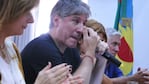 Amado Boudou se seca las lágrimas para seguir con su discurso.