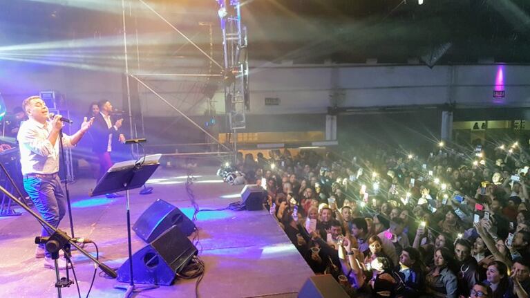 Amato en su show. 20 años no es nada.