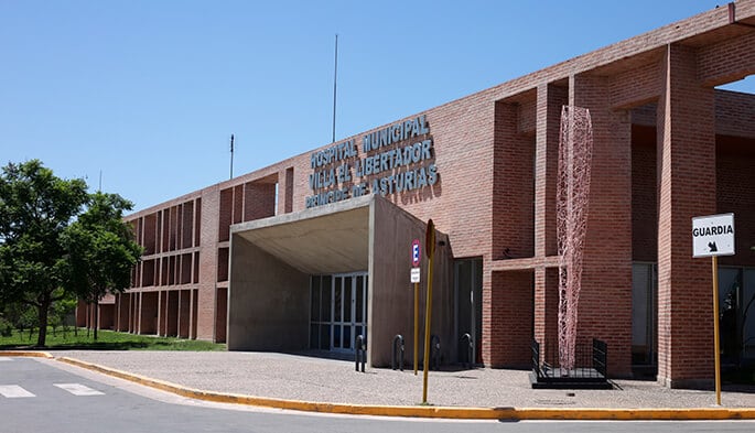 Ambos recibieron las primeras atenciones en el Hospital Príncipe de Asturias.