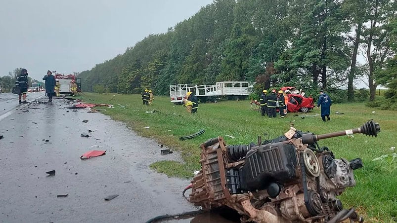 Ambos vehículos quedaron en la banquina por el impacto: Foto: Puntal.