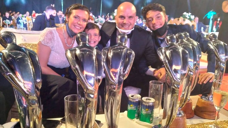 "América Show", de Ángel Carabajal, el más premiado de la noche. 