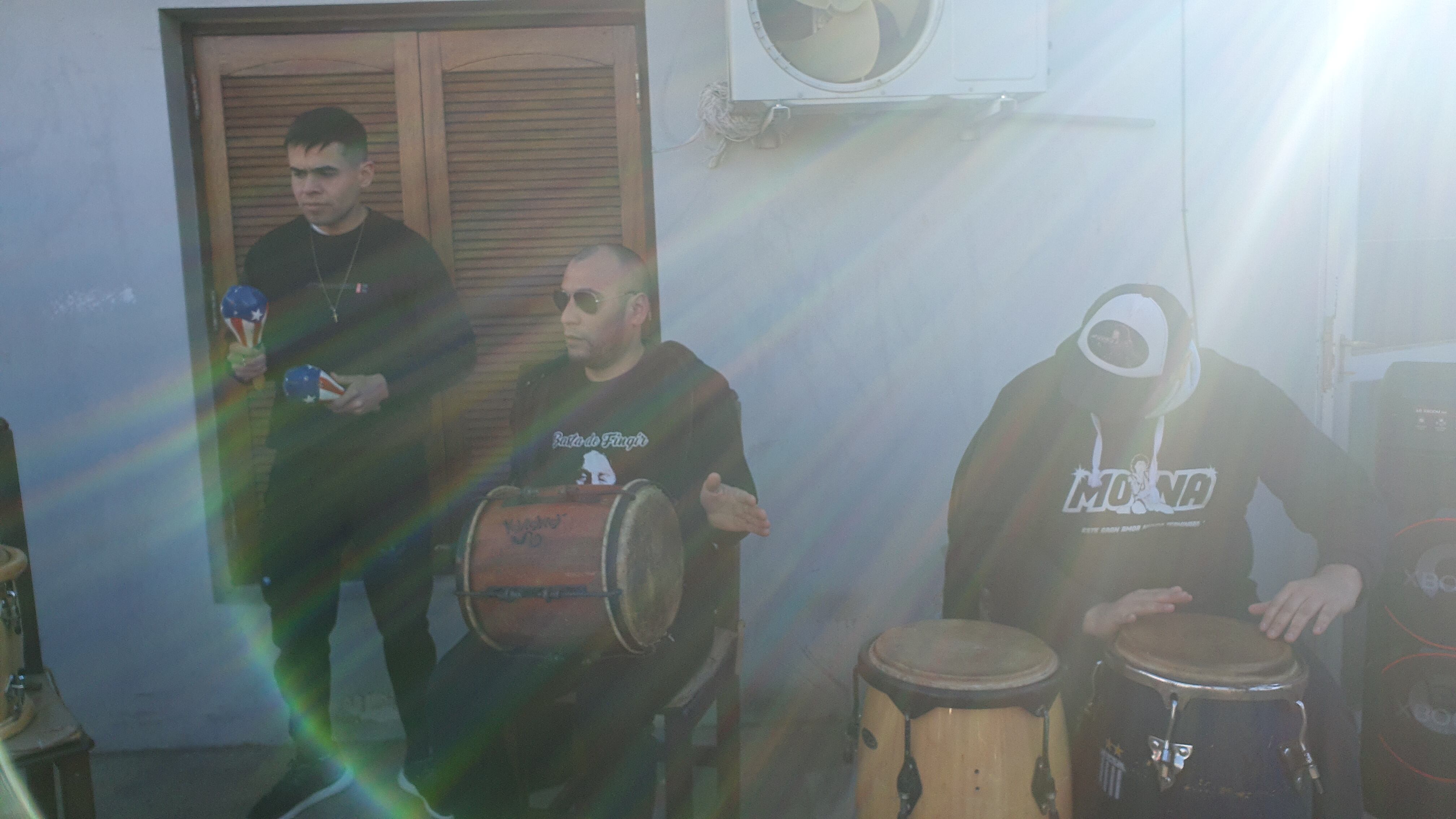 Amigos y alumnos del percusionista lo recordaron haciendo música. Foto: ElDoce/Dahy Terradas.