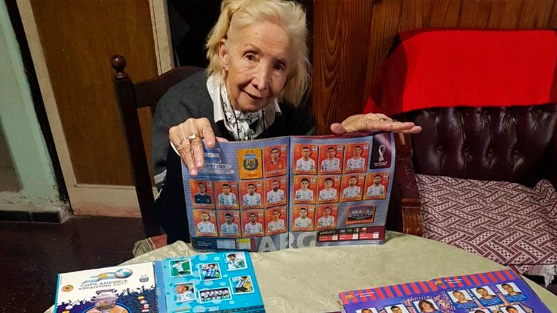 Ana del Rosario, orgullosa de su colección.