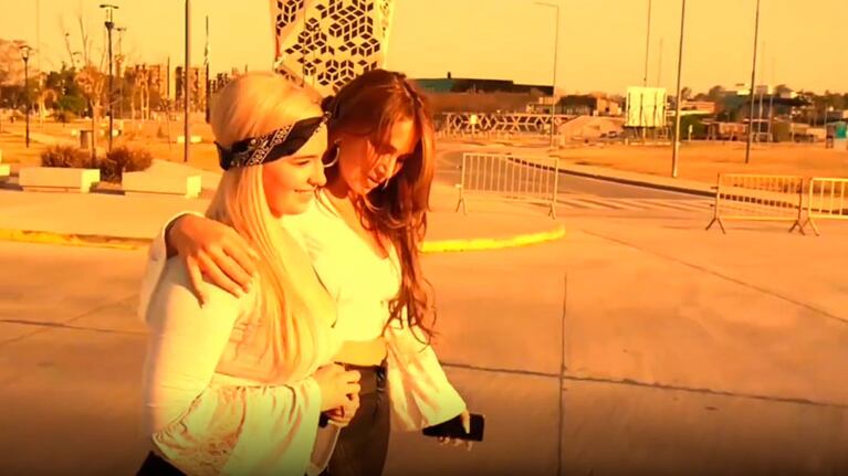 Andrea y Noelia en "Aprendí".
