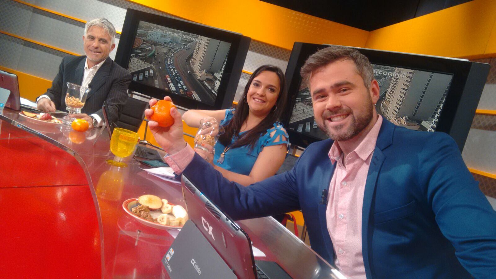 Andreano, Bellini y Cardarelli cambiaron las medialunas por frutas.