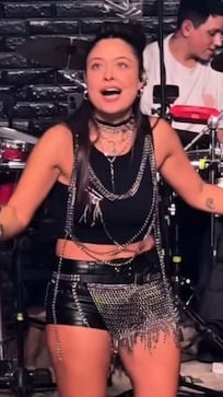 Aneley le robó un beso a Valentina Marquez en pleno escenario: “Me quedé en shock pero…”