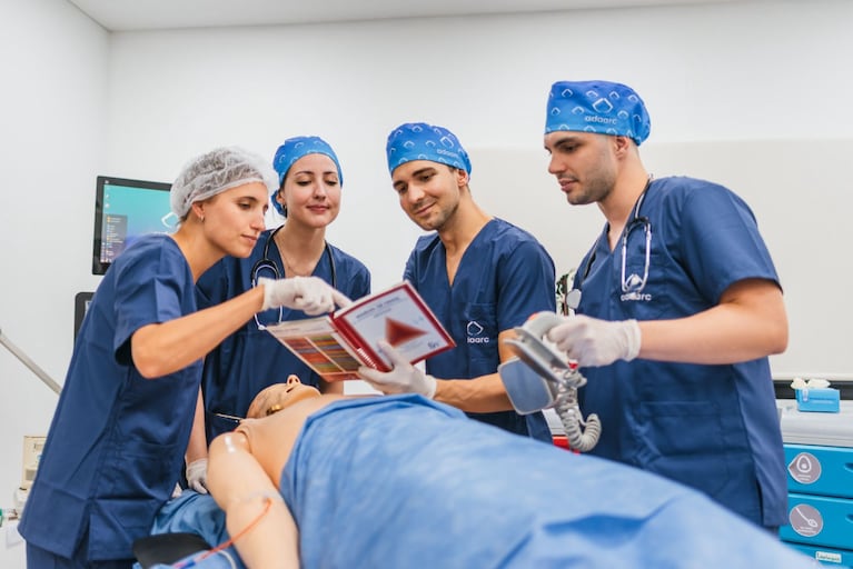 Anestesia segura: por qué debe ser realizada por anestesiólogos especializados