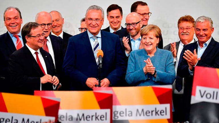 Angela Merkel celebra su victoria por cuarta vez consecutiva.