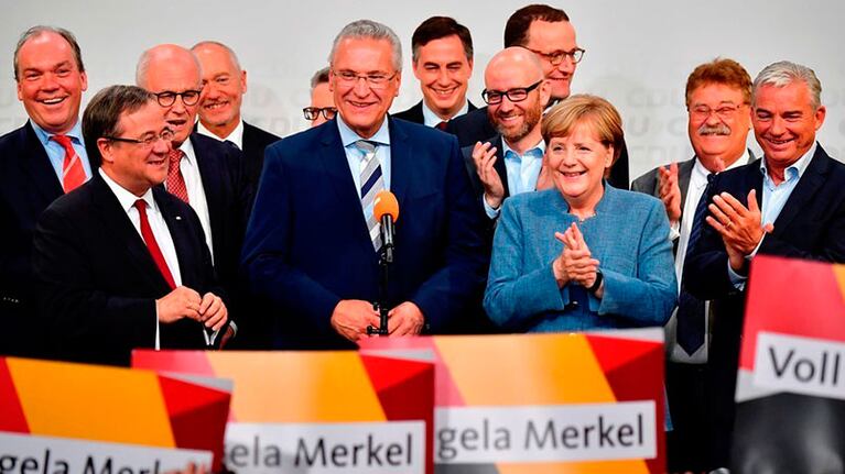Angela Merkel celebra su victoria por cuarta vez consecutiva.