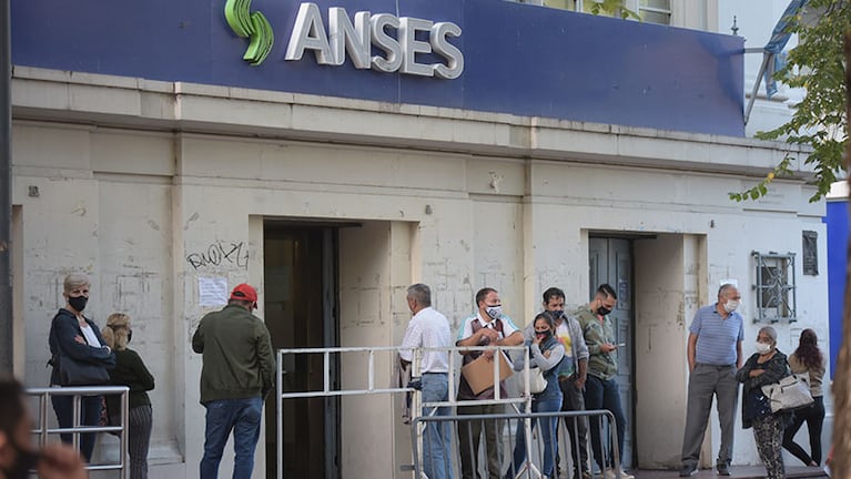 ANSES publicó el cronograma de pago de febrero 2022. Foto: Lucio Casalla/El Doce.