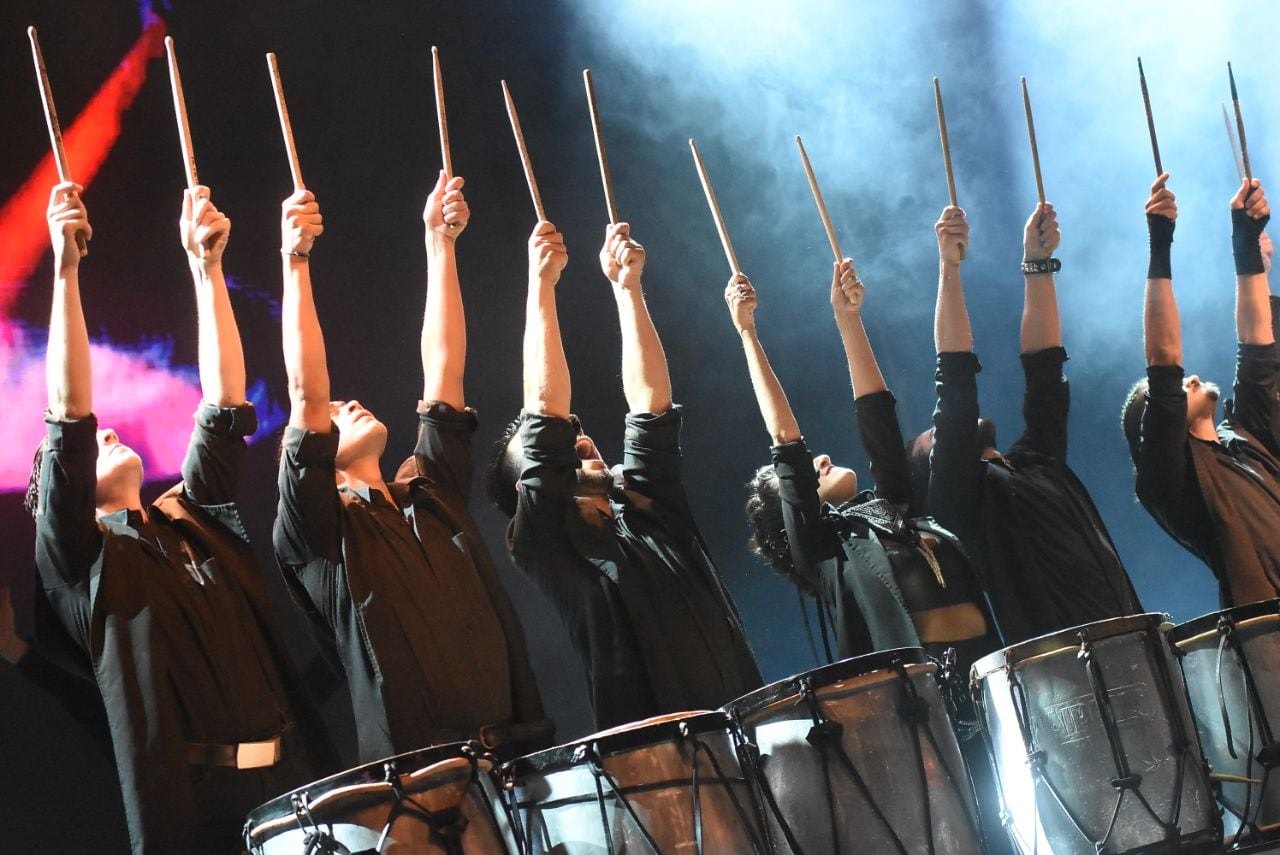 Antes de presentar a los elencos, músicos, bailarines y acróbatas deslumbraron en el escenario. Foto: Lucio Casalla / ElDoce.tv