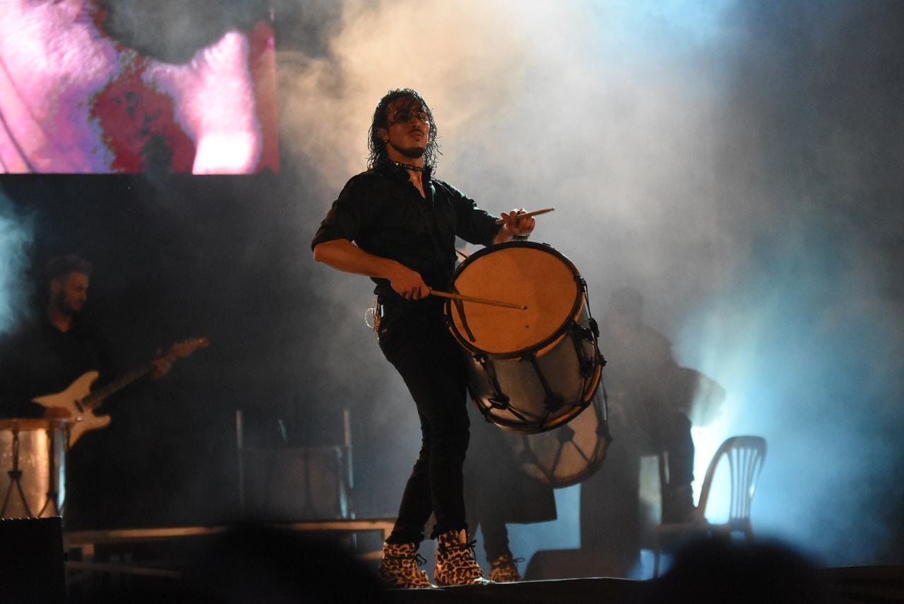 Antes de presentar a los elencos, músicos y acróbatas deslumbraron en el escenario. Foto: Lucio Casalla / ElDoce.tv