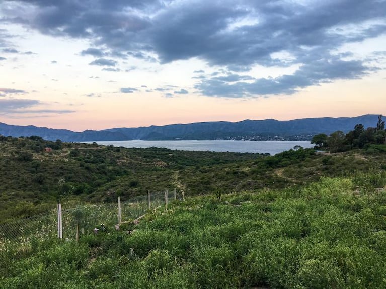 Antes y después de una postal de Carlos Paz que cambió con los incendios 