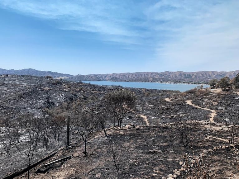 Antes y después de una postal de Carlos Paz que cambió con los incendios 