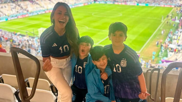 Antonela festejó con sus hijos la clasificación argentina.