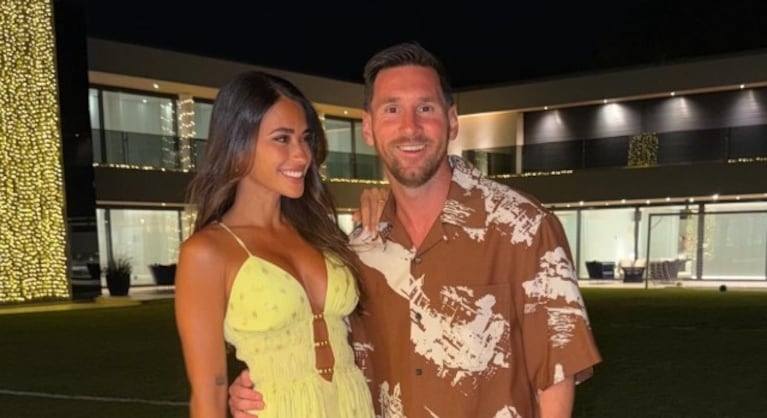 Antonela metió pose tendencia en la foto con Messi.