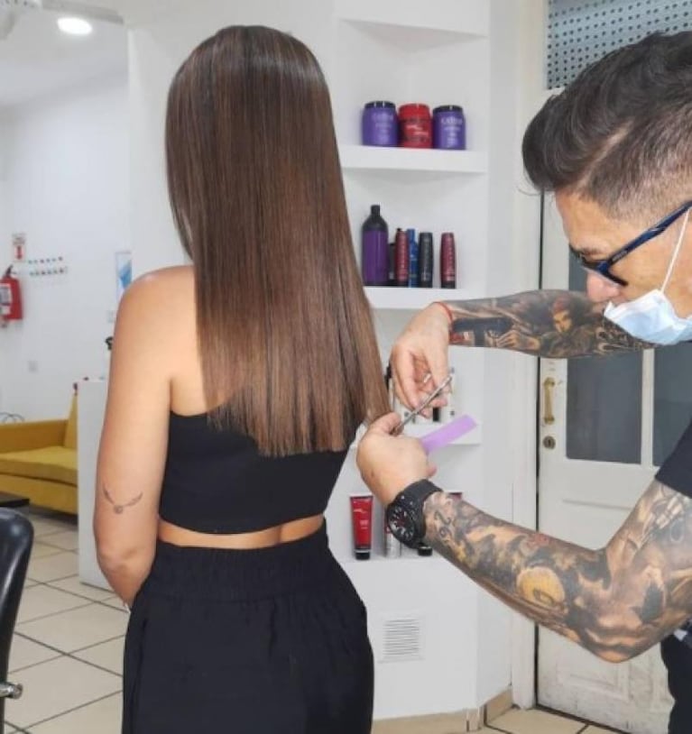 Antonela Roccuzzo fue a la peluquería en Rosario y cambió de look