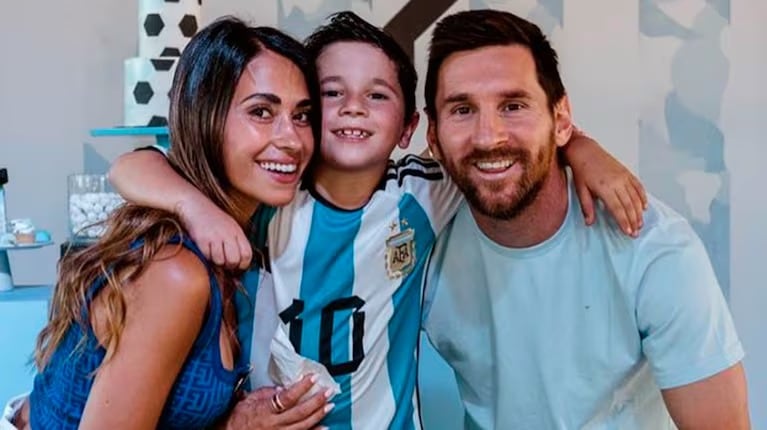 Antonela Roccuzzo, Mateo Messi y Lionel Messi.