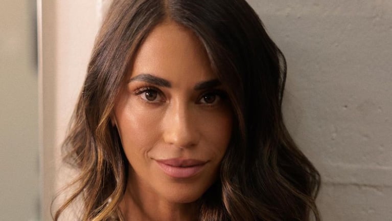 Antonela Roccuzzo sorprendió en Instagram con un look elegante. (Foto: Instagram/@antonelaroccuzzo)
