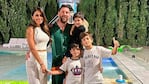 Antonela Roccuzzo y Lionel Messi con sus hijos en Año Nuevo.