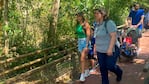 Antonela y su familia recorriendo las Cataratas del Iguazú.