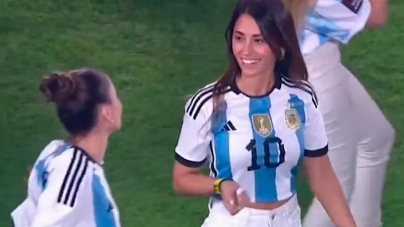 Antonela y Tini, en el festejo de la Selección.