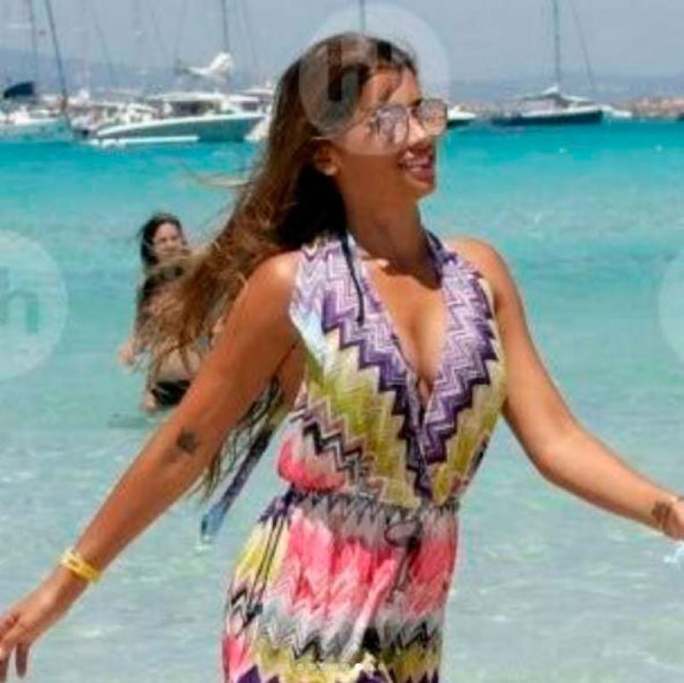 Antonella Roccuzzo, cada vez más sexy en Ibiza