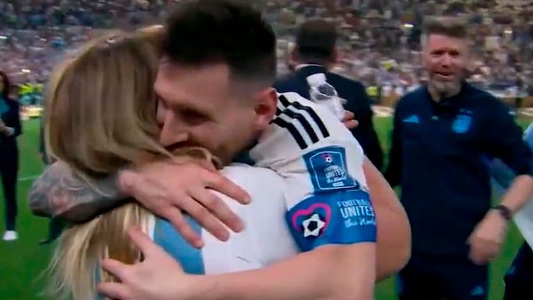 Antonia, Messi y un momento muy especial en el campo de juego. 