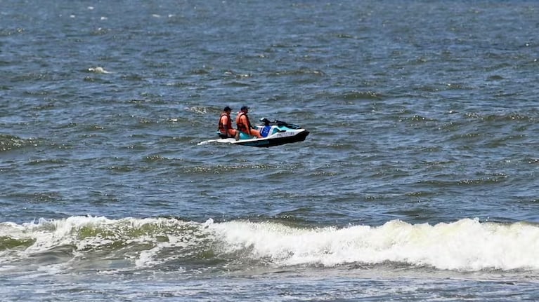 Apareció muerto el hombre arrastrado por la corriente en la costa.