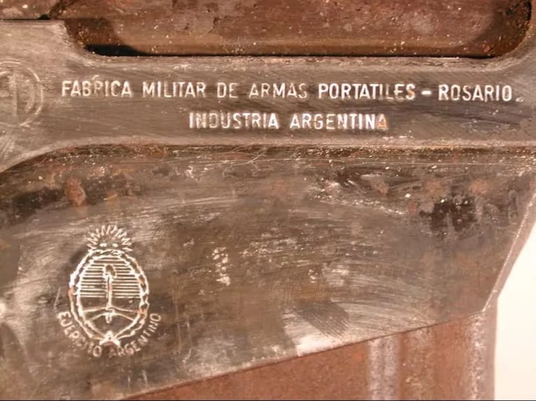 Apareció un fusil del Ejército Argentino entre el arsenal del Comando Vermelho: el posible nexo