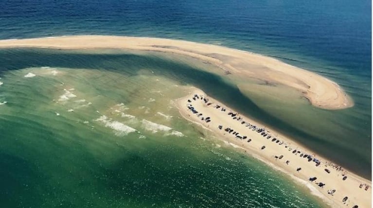 Apareció una extraña y peligrosa isla