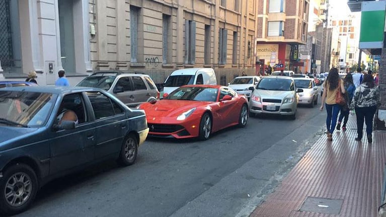 ¡Apareció una Ferrari en el centro de Córdoba!