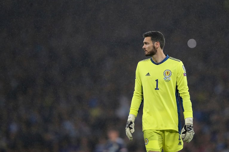 ARCHIVO - El arquero escocés Craig Gordon durante el partido contra Israel por las eliminatorias del Mundial, el 9 de octubre de 2021, en Glasgow. (AP Foto/Scott Heppell)