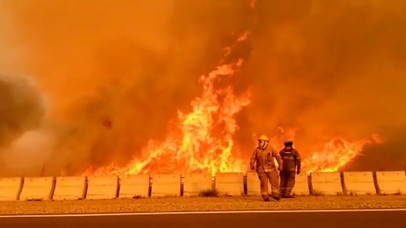 Arduo trabajo de bomberos en las Sierras de Córdoba.